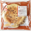 ミニストップ MINISTOP CAFE チョコチップ平焼きメロンパン ベルギーチョコ入りクリーム 商品写真 4枚目