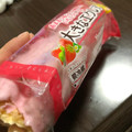 ヤマザキ 大きなエクレア いちごクリーム 商品写真 1枚目
