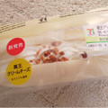 セブン-イレブン 蔵王クリームチーズの白いホイップロール 商品写真 1枚目