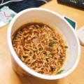 明星食品 馳走麺 狸穴監修 シビ辛ラー油肉蕎麦 商品写真 1枚目