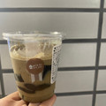 ローソン Uchi Cafe’ SWEETS わらび餅ラテ ほうじ茶 商品写真 1枚目