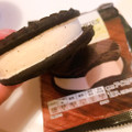 セブン＆アイ セブンプレミアム ほろにがココアのクッキーサンド 商品写真 3枚目