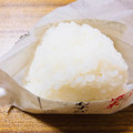 セブン-イレブン 厳選米おむすび 塩むすび 商品写真 3枚目