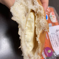 ファミリーマート ファミマ・ベーカリー チーズクリームパン 商品写真 2枚目