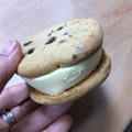 森永製菓 ステラおばさんのクッキーサンドアイス チョコチップクッキー 商品写真 3枚目