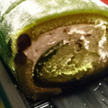 ローソン Uchi Cafe’ SWEETS お抹茶わらび餅とお豆の和ロール 商品写真 1枚目