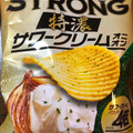 湖池屋 STRONG ポテトチップス 特濃サワークリームオニオン 商品写真 2枚目