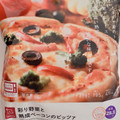 ローソン ローソンセレクト 彩り野菜と熟成ベーコンのピッツァ 商品写真 1枚目