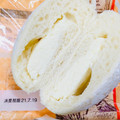 ファミリーマート ファミマ・ベーカリー 白いレアチーズパン 商品写真 4枚目