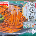 テーブルマーク お皿がいらないジャージャー麺 甜麺醤のコクと甘み 商品写真 2枚目