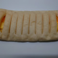 ファミリーマート ファミマ・ベーカリー もっちパン 2種のチーズ 商品写真 1枚目