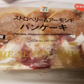 セブン-イレブン ストロベリー＆アーモンド パンケーキ 商品写真 1枚目