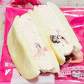ヤマザキ クリームたっぷりパンケーキ 4種のベリー入りホイップ 商品写真 1枚目