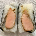 ローソン おにぎり屋 金しゃりおにぎり 焼さけハラミ 商品写真 3枚目