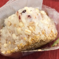 セブン-イレブン 発芽雑穀米おむすび おかかクリームチーズ 商品写真 1枚目