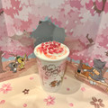 タリーズ トムとジェリー 桜舞う苺カフェラテ 商品写真 2枚目