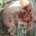 セブン-イレブン 桜と苺のしっとりロール 商品写真 2枚目