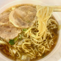 日清食品 贅の逸品 背脂醤油チャーシュー麺 商品写真 2枚目