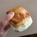 ファミリーマート 冷やして食べるスコーンサンド クリームチーズ＆いちごソース 商品写真 1枚目