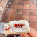 ローソン 赤城乳業 シナモロールのいちごのショートケーキアイスバー 75ml 商品写真 4枚目