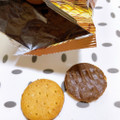ファミリーマート FamilyMart collection なめらかなチョコを味わうチョコビスケット 商品写真 3枚目