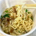 マルちゃん 函館麺厨房あじさい 味彩塩拉麺 商品写真 3枚目