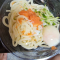 セブン-イレブン 明太子と温玉の冷しぶっかけうどん 商品写真 1枚目