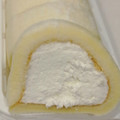 ローソン もち食感ロール 北海道産生乳入りクリーム 商品写真 1枚目