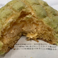 セブン-イレブン 北海道産メロンのホイップメロンパン 商品写真 3枚目