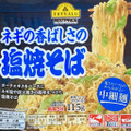 トップバリュ ベストプライス ベストプライス 塩だれソースとのからみがよい中細麺 ネギの香ばしさの塩焼そば 商品写真 5枚目