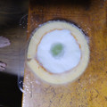 ローソン Uchi Cafe’ プレミアムロールケーキ フルーツのせ 商品写真 3枚目