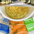 明星食品 麺とスープだけ 黄金鶏油中華そば 商品写真 2枚目