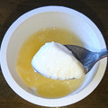 明治 ブルガリアヨーグルト脂肪0 水切り濃縮プレーン 白桃ソース乗せ 商品写真 4枚目