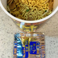 ファミリーマート ファミマル 金澤味噌ラーメン 神仙監修 濃厚味噌ラーメン 商品写真 2枚目