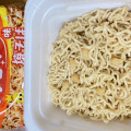 マルちゃん ハッピーターン味焼そば 商品写真 3枚目