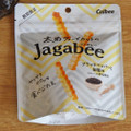 カルビー 太めウェーブカットのJagabee ブラックペッパーと岩塩 商品写真 1枚目