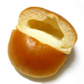 ヤマザキ 薄皮 レアチーズ風味クリームパン 商品写真 1枚目