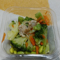 ファミリーマート ごま油が香る緑野菜サラダ 北海道産ホタテ入り 商品写真 2枚目