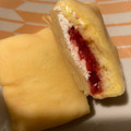 セブン-イレブン もっちりクレープ 苺ソース＆ホイップ ケーキ仕立て 商品写真 3枚目