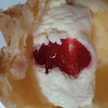 モンテール 小さな洋菓子店 苺ショートケーキのシュークリーム 商品写真 1枚目