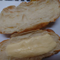 ファミリーマート ファミマ・ベーカリー マカロンクロワッサン 発酵バター入りクリーム 商品写真 2枚目