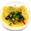 日清食品冷凍 スパ王プレミアム 彩り野菜のペペロンチーノ 商品写真 2枚目