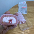 ローソン Uchi Cafe’ お餅で巻いたもち食感ロール いちご 商品写真 2枚目