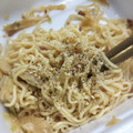 トップバリュ ベストプライス ベストプライス 塩だれソースとのからみがよい中細麺 ネギの香ばしさの塩焼そば 商品写真 4枚目