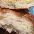 ファミリーマート ファミマ・ベーカリー ソフトなチーズクリームパン 商品写真 3枚目