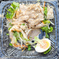セブン-イレブン 蒸し鶏とたまごのバンバンジーサラダ 商品写真 1枚目