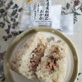 セブン-イレブン 北海道産秋鮭とおかかのおむすび 商品写真 2枚目