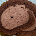 セブン-イレブン カカオ72％のチョコ使用 ショコラロールケーキ 商品写真 3枚目