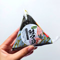 フレスコ エフグリーン おむすび 鮭マヨ 商品写真 2枚目