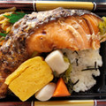 ローソン 厚切り鮭弁当 商品写真 2枚目